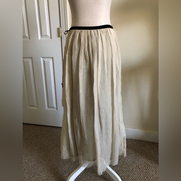 Elegant Cream Maxi Skirt - Picture 3 of 12